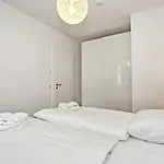 Linden-palais 25 *
